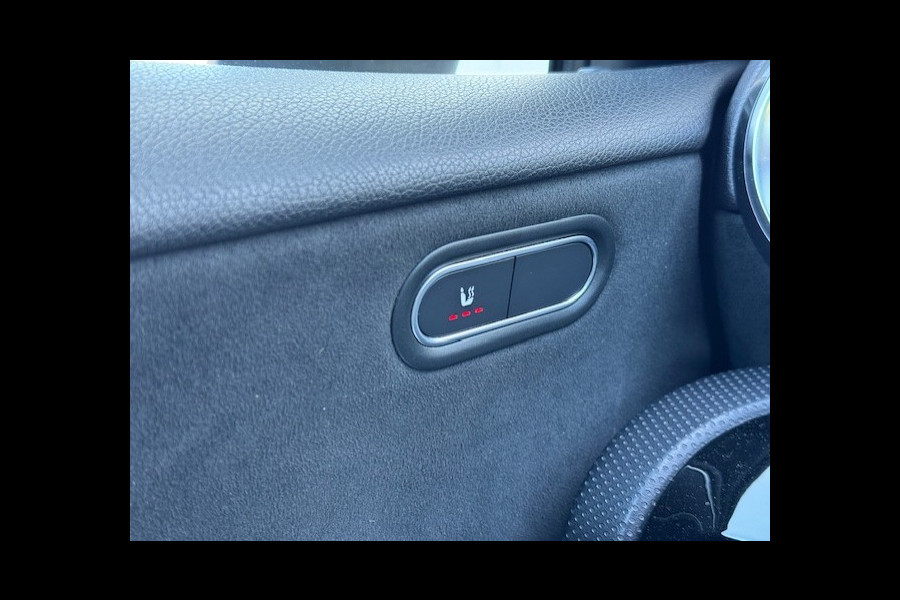 Mercedes-Benz A-Klasse 200 AMG -Dealer onderhouden-Panorama