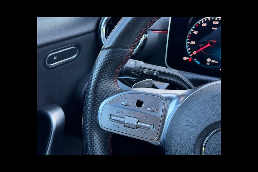 Mercedes-Benz A-Klasse 200 AMG -Dealer onderhouden-Panorama