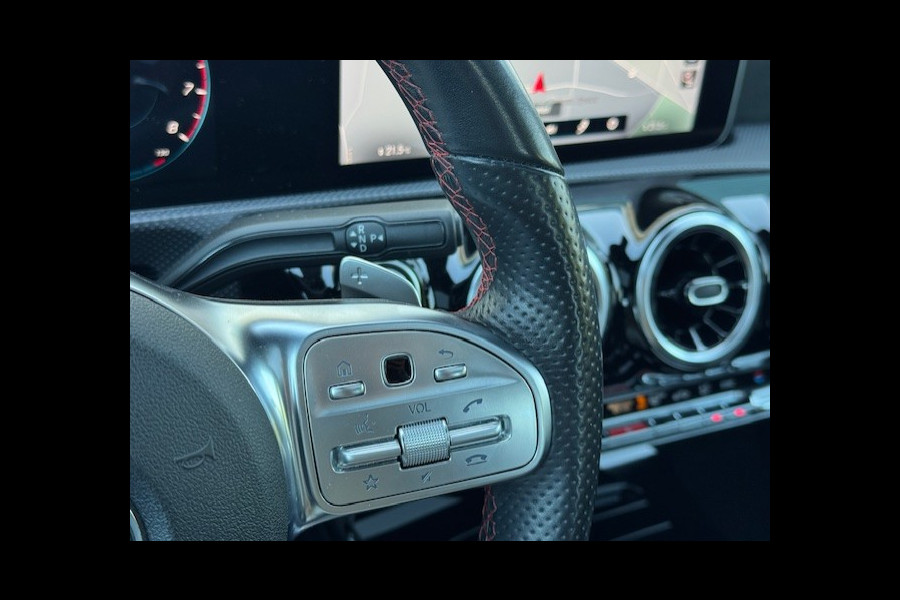 Mercedes-Benz A-Klasse 200 AMG -Dealer onderhouden-Panorama