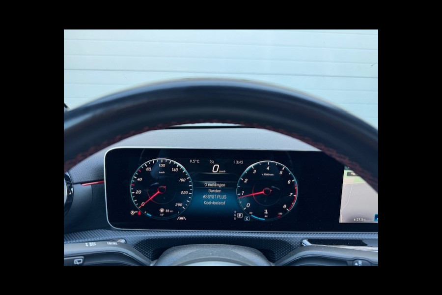 Mercedes-Benz A-Klasse 200 AMG -Dealer onderhouden-Panorama