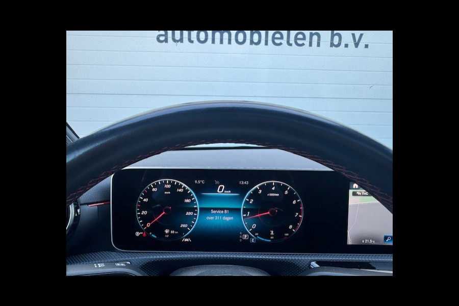 Mercedes-Benz A-Klasse 200 AMG -Dealer onderhouden-Panorama