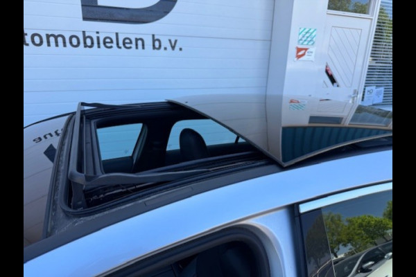 Mercedes-Benz A-Klasse 200 AMG -Dealer onderhouden-Panorama