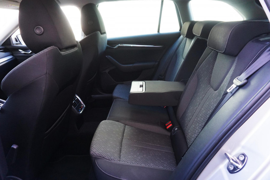 Škoda Octavia Combi 1.0 e-TSI Business Edition Plus/Trekhaak/Camera/ Travel Pakket.