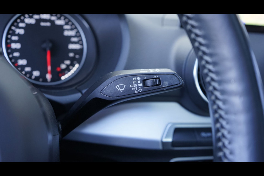 Audi Q2 35 TFSI 1.4 S-Line AUTOMAAT-AUDI SOUND-CAMERA-CLIMA-FULL LED-KEYLESS-NAVIGATIE-PANORAMA-STOELVERWARMING