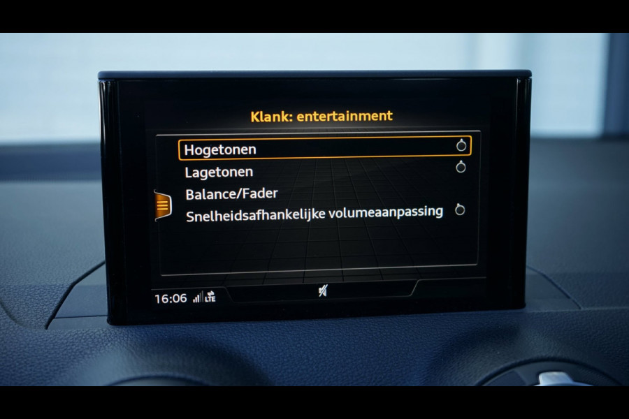 Audi Q2 35 TFSI 1.4 S-Line AUTOMAAT-AUDI SOUND-CAMERA-CLIMA-FULL LED-KEYLESS-NAVIGATIE-PANORAMA-STOELVERWARMING