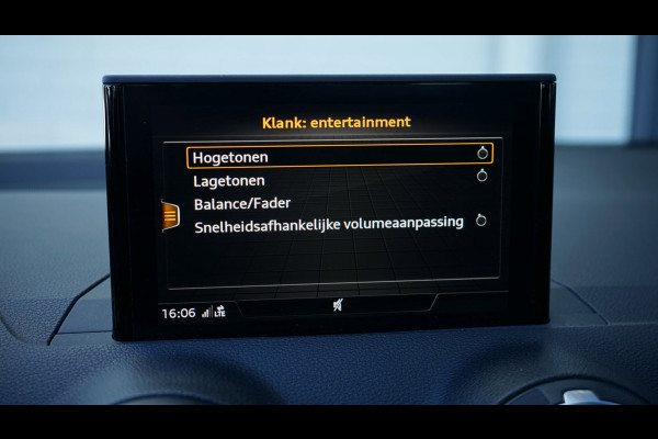 Audi Q2 35 TFSI 1.4 S-Line AUTOMAAT-AUDI SOUND-CAMERA-CLIMA-FULL LED-KEYLESS-NAVIGATIE-PANORAMA-STOELVERWARMING