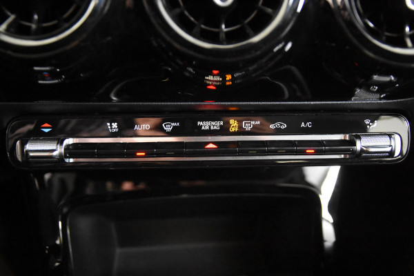Mercedes-Benz A-Klasse 180 d Business Solution *1ste Eigenaar*Navigatie*Stoelverwarming*Camera*