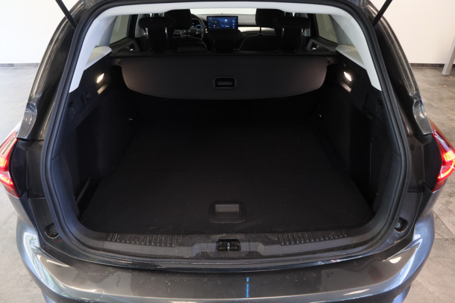 Ford FOCUS Wagon 1.0 EcoBoost Hybrid Titanium Cruise/Climate Keyless Trekhaak NAP