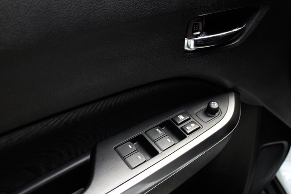 Suzuki Vitara 1.0 Boosterjet S. Navi Camera Climate Cruise Stoelverwarming Metallic lak LM velgen