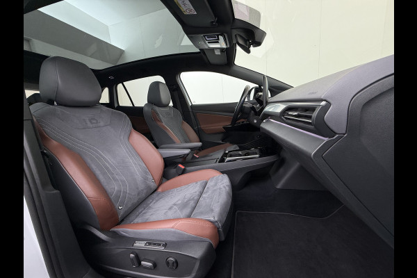Volkswagen ID.4 Max 82kWh Warmtepomp Panoramadak Ergo-Comfort Stoelen+Memory Adap.Cruise Navi 3-Zone Ecc 360°Camera Apple Carplay Android Auto P Lmv 21" Stoel+Stuurverwarming Elek.Achterklep Privacy Glas Matrix Led Isofix DAB Origineel Nederlandse Auto Dealeronderhouden