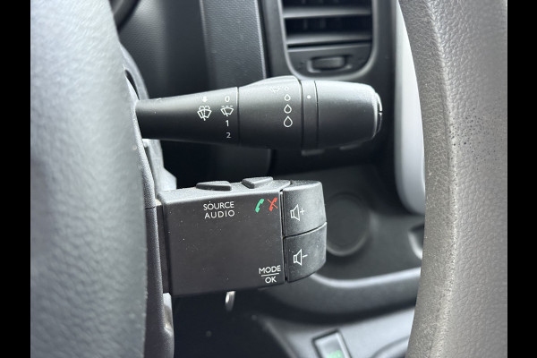 Renault Trafic 2.0dCi 120PK T29 L1H1 3-Persoons Navi Euro 6 Apple Carplay Android Auto Cruise Control Pdc Comfort Betonplex Vloer Wandbetimmering Schuifdeur Led Origineel Nederlandse Bus