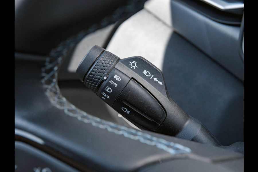 Lynk & Co 01 1.5 Black Edition Panoramadak|Trekhaak|Camera|ACC|Stoelverwarming|Navi|Carplay