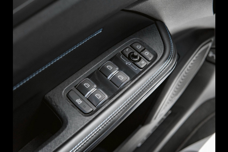 Lynk & Co 01 1.5 Black Edition Panoramadak|Trekhaak|Camera|ACC|Stoelverwarming|Navi|Carplay