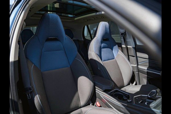 Lynk & Co 01 1.5 Black Edition Panoramadak|Trekhaak|Camera|ACC|Stoelverwarming|Navi|Carplay
