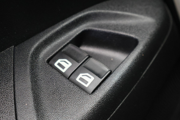 Peugeot 108 1.0 e-VTi Active 5-Deurs, Airco, Cruise, Bluetooth, Elektrisch Pakket, Radio