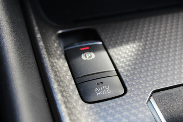 Nissan QASHQAI 1.3 MHEV Xtronic Business Executive | Dealeronderhouden | Trekhaak | 360 camera