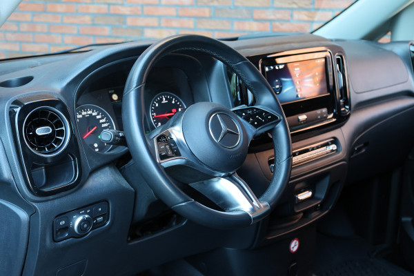 Mercedes-Benz Vito 119 CDI DC L3 XL | AMG | L+R Schuifdeur | Dubbel cabine | Navigatie | CarPlay | Camera | Lederen bekleding | Stoelverwarming | 2500 kg trekgewicht | Trekhaak | Multibeam Led | PDC V+A