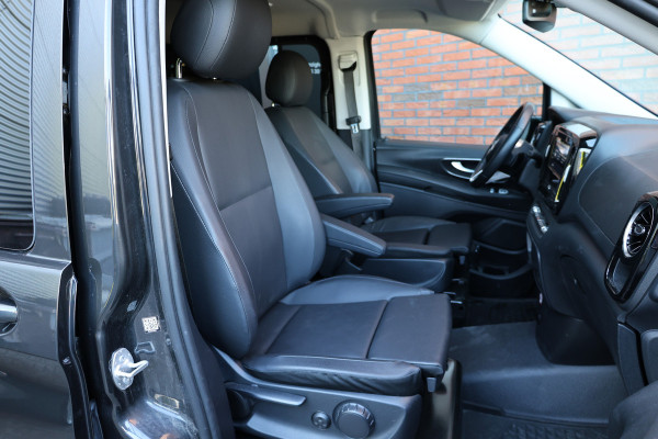 Mercedes-Benz Vito 119 CDI DC L3 XL | AMG | L+R Schuifdeur | Dubbel cabine | Navigatie | CarPlay | Camera | Lederen bekleding | Stoelverwarming | 2500 kg trekgewicht | Trekhaak | Multibeam Led | PDC V+A