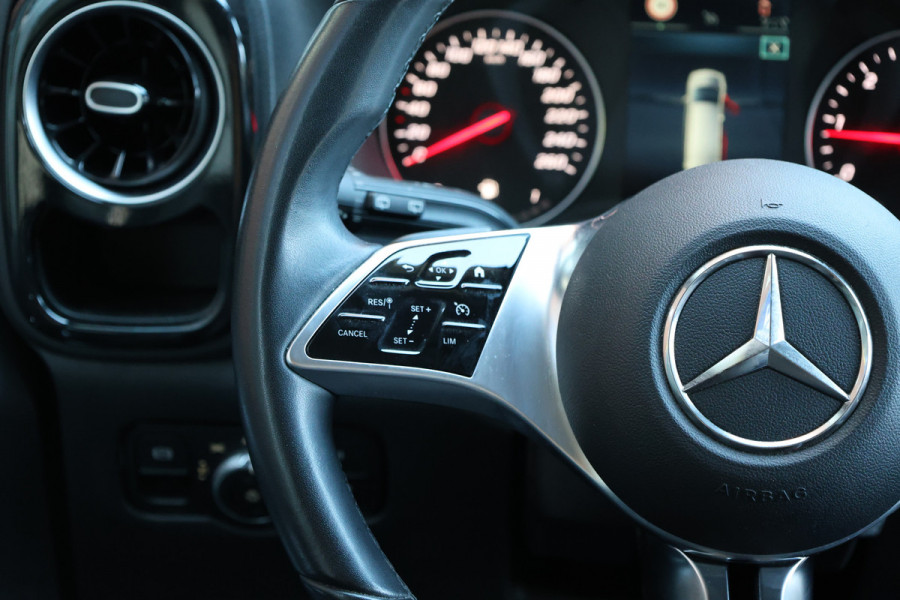 Mercedes-Benz Vito 119 CDI DC L3 XL | AMG | L+R Schuifdeur | Dubbel cabine | Navigatie | CarPlay | Camera | Lederen bekleding | Stoelverwarming | 2500 kg trekgewicht | Trekhaak | Multibeam Led | PDC V+A