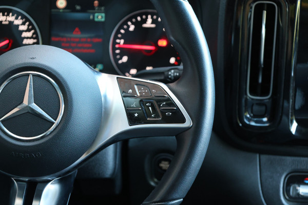 Mercedes-Benz Vito 119 CDI DC L3 XL | AMG | L+R Schuifdeur | Dubbel cabine | Navigatie | CarPlay | Camera | Lederen bekleding | Stoelverwarming | 2500 kg trekgewicht | Trekhaak | Multibeam Led | PDC V+A