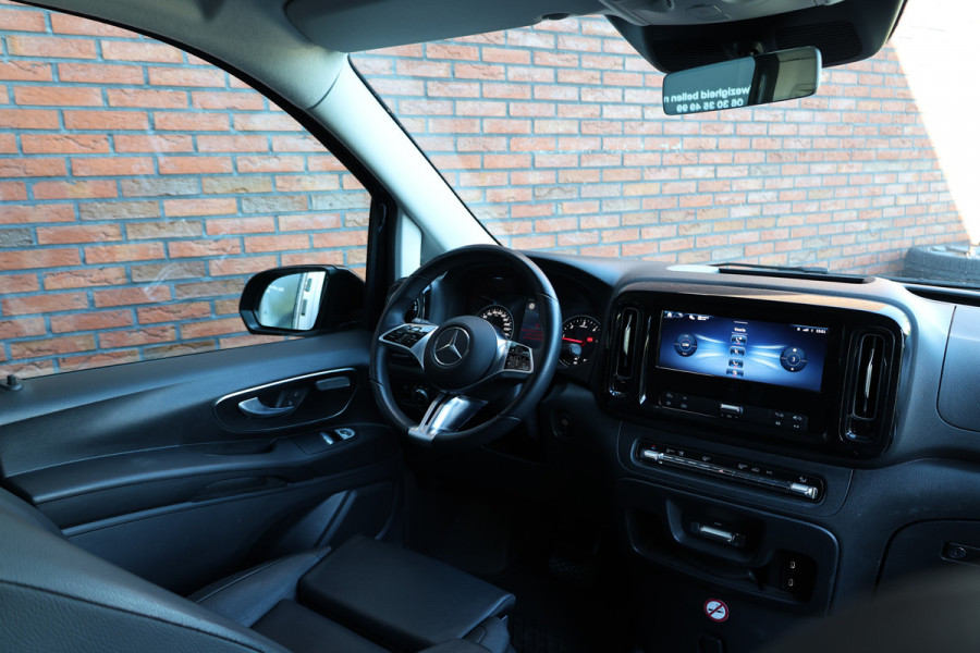 Mercedes-Benz Vito 119 CDI DC L3 XL | AMG | L+R Schuifdeur | Dubbel cabine | Navigatie | CarPlay | Camera | Lederen bekleding | Stoelverwarming | 2500 kg trekgewicht | Trekhaak | Multibeam Led | PDC V+A