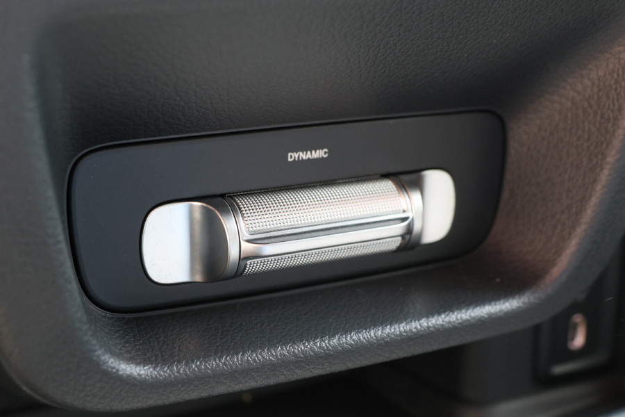 Mercedes-Benz Vito 119 CDI DC L3 XL | AMG | L+R Schuifdeur | Dubbel cabine | Navigatie | CarPlay | Camera | Lederen bekleding | Stoelverwarming | 2500 kg trekgewicht | Trekhaak | Multibeam Led | PDC V+A