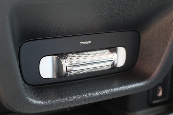 Mercedes-Benz Vito 119 CDI DC L3 XL | AMG | L+R Schuifdeur | Dubbel cabine | Navigatie | CarPlay | Camera | Lederen bekleding | Stoelverwarming | 2500 kg trekgewicht | Trekhaak | Multibeam Led | PDC V+A