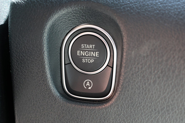 Mercedes-Benz Vito 119 CDI DC L3 XL | AMG | L+R Schuifdeur | Dubbel cabine | Navigatie | CarPlay | Camera | Lederen bekleding | Stoelverwarming | 2500 kg trekgewicht | Trekhaak | Multibeam Led | PDC V+A