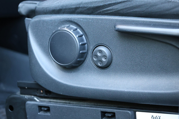 Mercedes-Benz Vito 119 CDI DC L3 XL | AMG | L+R Schuifdeur | Dubbel cabine | Navigatie | CarPlay | Camera | Lederen bekleding | Stoelverwarming | 2500 kg trekgewicht | Trekhaak | Multibeam Led | PDC V+A