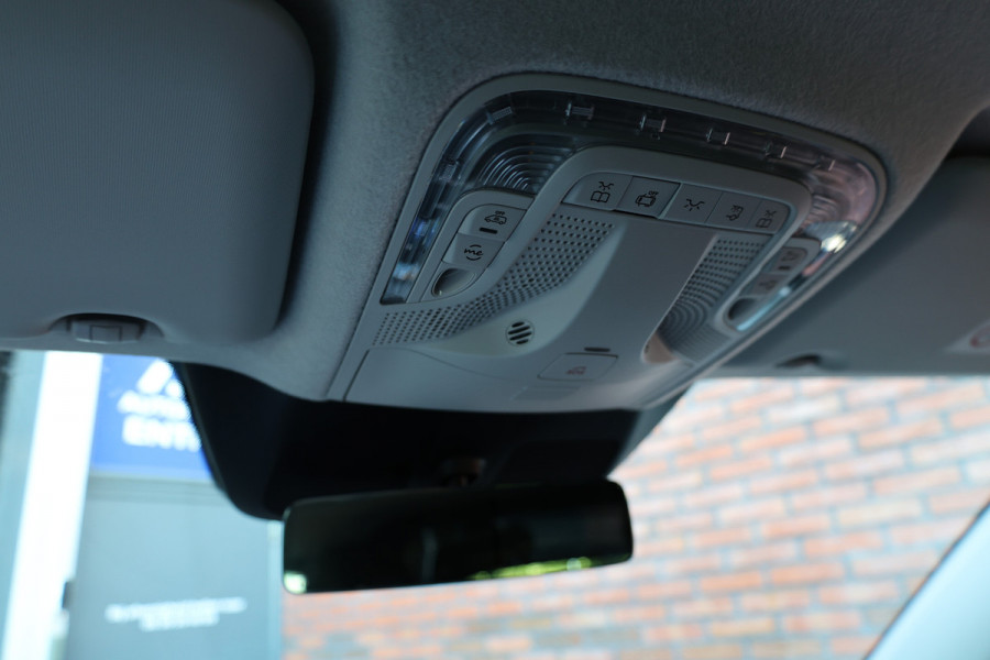 Mercedes-Benz Vito 119 CDI DC L3 XL | AMG | L+R Schuifdeur | Dubbel cabine | Navigatie | CarPlay | Camera | Lederen bekleding | Stoelverwarming | 2500 kg trekgewicht | Trekhaak | Multibeam Led | PDC V+A