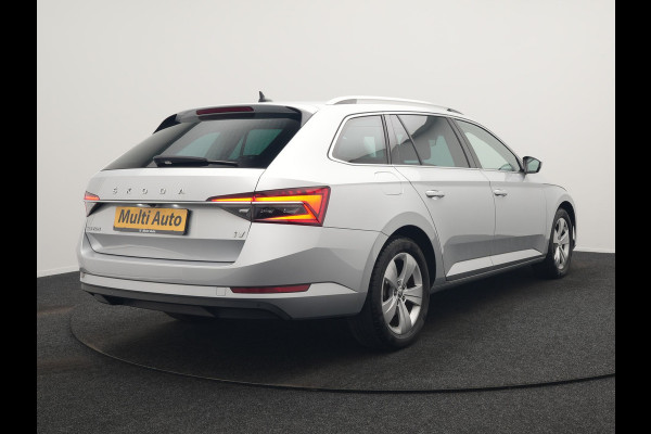 Škoda Superb Combi 1.4 TSI iV Business Edition PHEV 218pk Dealer O.H. | Adaptive Cruise | Camera | Voorstoelen Verwarmd | Apple Carplay | Crystal LED | Navigatie | Virtual Cockpit | DAB |