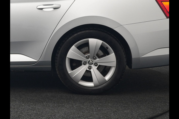 Škoda Superb Combi 1.4 TSI iV Business Edition PHEV 218pk Dealer O.H. | Adaptive Cruise | Camera | Voorstoelen Verwarmd | Apple Carplay | Crystal LED | Navigatie | Virtual Cockpit | DAB |