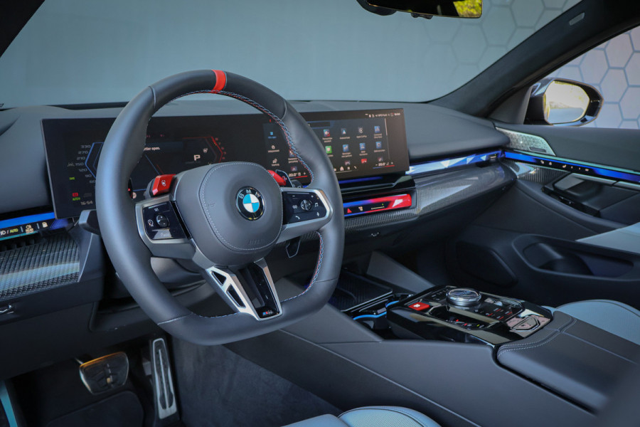 BMW M5-serie Touring M5 TOURING | AKRAPOVIC | VOSSEN VELGEN | KERAMISCH | FULL KLEUREN PPF | FULL CARBON EXTERIEUR M PERFORMANCE | 360 CAMERA | ACC |
