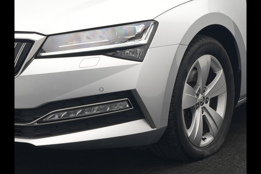 Škoda Superb Combi 1.4 TSI iV Business Edition PHEV 218pk Dealer O.H. | Adaptive Cruise | Camera | Voorstoelen Verwarmd | Apple Carplay | Crystal LED | Navigatie | Virtual Cockpit | DAB |