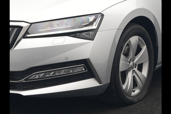 Škoda Superb Combi 1.4 TSI iV Business Edition PHEV 218pk Dealer O.H. | Adaptive Cruise | Camera | Voorstoelen Verwarmd | Apple Carplay | Crystal LED | Navigatie | Virtual Cockpit | DAB |