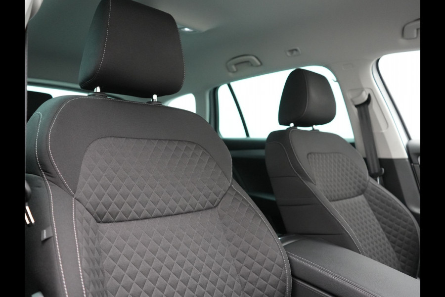 Škoda Superb Combi 1.4 TSI iV Business Edition PHEV 218pk Dealer O.H. | Adaptive Cruise | Camera | Voorstoelen Verwarmd | Apple Carplay | Crystal LED | Navigatie | Virtual Cockpit | DAB |