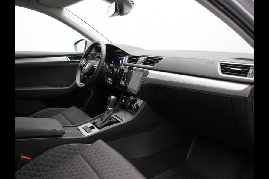 Škoda Superb Combi 1.4 TSI iV Business Edition PHEV 218pk Dealer O.H. | Adaptive Cruise | Camera | Voorstoelen Verwarmd | Apple Carplay | Crystal LED | Navigatie | Virtual Cockpit | DAB |