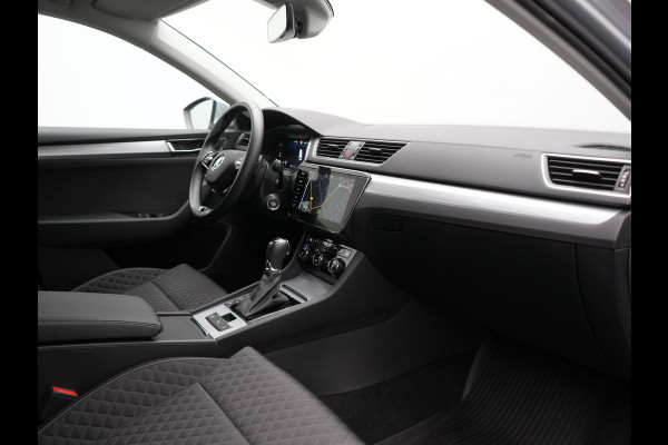 Škoda Superb Combi 1.4 TSI iV Business Edition PHEV 218pk Dealer O.H. | Adaptive Cruise | Camera | Voorstoelen Verwarmd | Apple Carplay | Crystal LED | Navigatie | Virtual Cockpit | DAB |