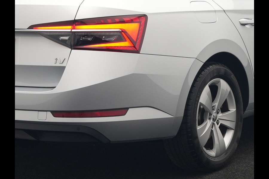 Škoda Superb Combi 1.4 TSI iV Business Edition PHEV 218pk Dealer O.H. | Adaptive Cruise | Camera | Voorstoelen Verwarmd | Apple Carplay | Crystal LED | Navigatie | Virtual Cockpit | DAB |