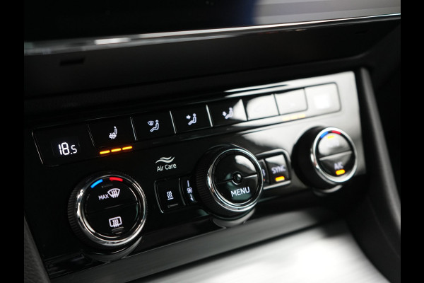 Škoda Superb Combi 1.4 TSI iV Business Edition PHEV 218pk Dealer O.H. | Adaptive Cruise | Camera | Voorstoelen Verwarmd | Apple Carplay | Crystal LED | Navigatie | Virtual Cockpit | DAB |