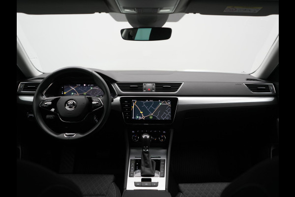 Škoda Superb Combi 1.4 TSI iV Business Edition PHEV 218pk Dealer O.H. | Adaptive Cruise | Camera | Voorstoelen Verwarmd | Apple Carplay | Crystal LED | Navigatie | Virtual Cockpit | DAB |