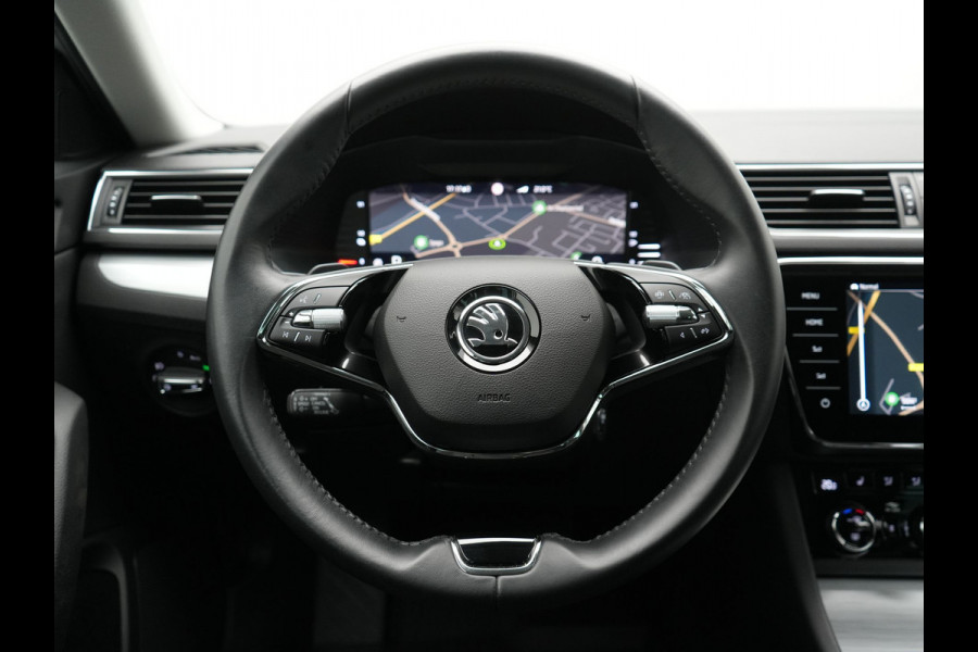 Škoda Superb Combi 1.4 TSI iV Business Edition PHEV 218pk Dealer O.H. | Adaptive Cruise | Camera | Voorstoelen Verwarmd | Apple Carplay | Crystal LED | Navigatie | Virtual Cockpit | DAB |