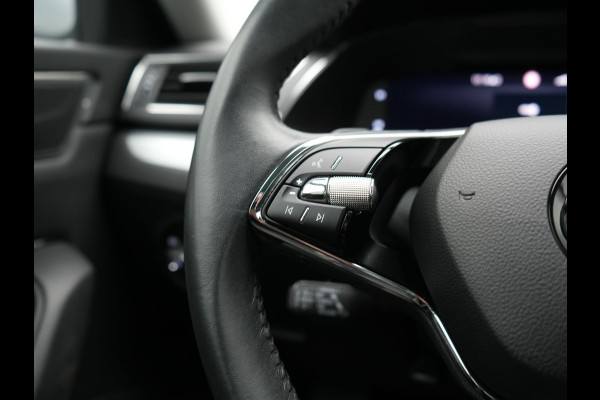Škoda Superb Combi 1.4 TSI iV Business Edition PHEV 218pk Dealer O.H. | Adaptive Cruise | Camera | Voorstoelen Verwarmd | Apple Carplay | Crystal LED | Navigatie | Virtual Cockpit | DAB |