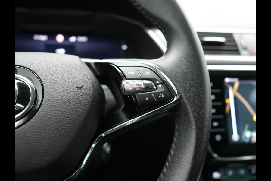 Škoda Superb Combi 1.4 TSI iV Business Edition PHEV 218pk Dealer O.H. | Adaptive Cruise | Camera | Voorstoelen Verwarmd | Apple Carplay | Crystal LED | Navigatie | Virtual Cockpit | DAB |