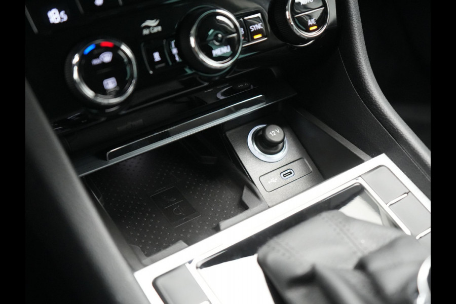 Škoda Superb Combi 1.4 TSI iV Business Edition PHEV 218pk Dealer O.H. | Adaptive Cruise | Camera | Voorstoelen Verwarmd | Apple Carplay | Crystal LED | Navigatie | Virtual Cockpit | DAB |