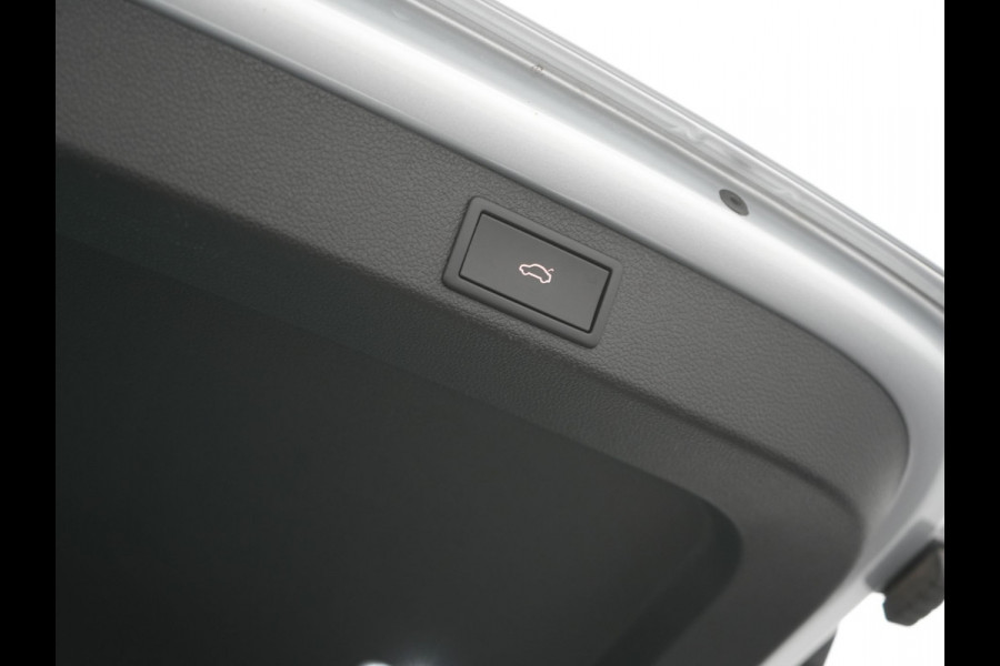 Škoda Superb Combi 1.4 TSI iV Business Edition PHEV 218pk Dealer O.H. | Adaptive Cruise | Camera | Voorstoelen Verwarmd | Apple Carplay | Crystal LED | Navigatie | Virtual Cockpit | DAB |
