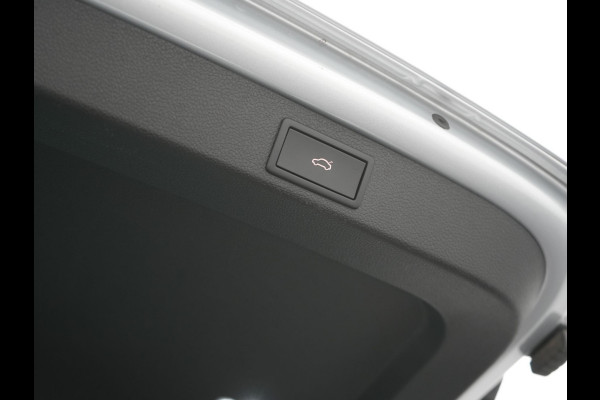 Škoda Superb Combi 1.4 TSI iV Business Edition PHEV 218pk Dealer O.H. | Adaptive Cruise | Camera | Voorstoelen Verwarmd | Apple Carplay | Crystal LED | Navigatie | Virtual Cockpit | DAB |