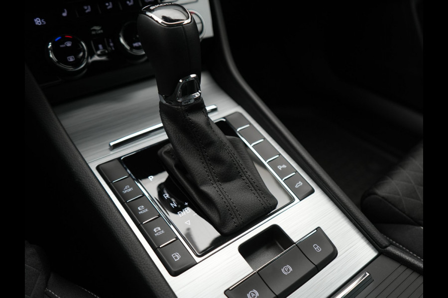 Škoda Superb Combi 1.4 TSI iV Business Edition PHEV 218pk Dealer O.H. | Adaptive Cruise | Camera | Voorstoelen Verwarmd | Apple Carplay | Crystal LED | Navigatie | Virtual Cockpit | DAB |