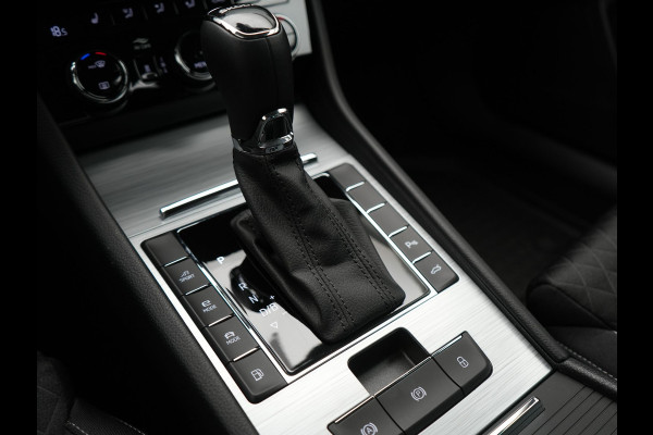 Škoda Superb Combi 1.4 TSI iV Business Edition PHEV 218pk Dealer O.H. | Adaptive Cruise | Camera | Voorstoelen Verwarmd | Apple Carplay | Crystal LED | Navigatie | Virtual Cockpit | DAB |