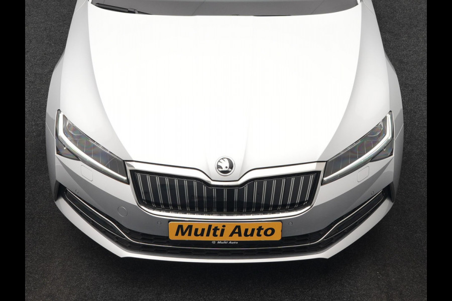 Škoda Superb Combi 1.4 TSI iV Business Edition PHEV 218pk Dealer O.H. | Adaptive Cruise | Camera | Voorstoelen Verwarmd | Apple Carplay | Crystal LED | Navigatie | Virtual Cockpit | DAB |